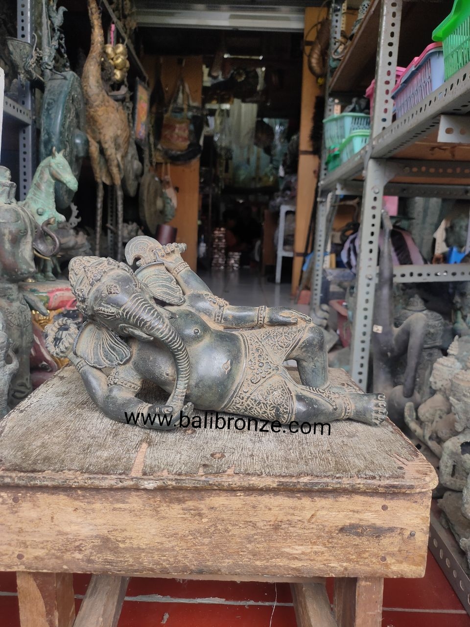 1175 Leaning Ganesha 30 cm TGW